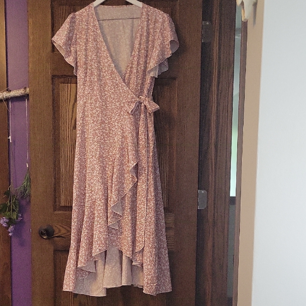 Dusty Pink Floral Ruffle Wrap Dress – Size Large